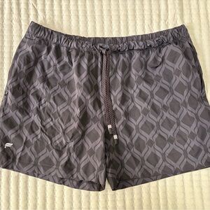 Fabletics Men's Black/Grey Patterned Athletic Shorts 5”